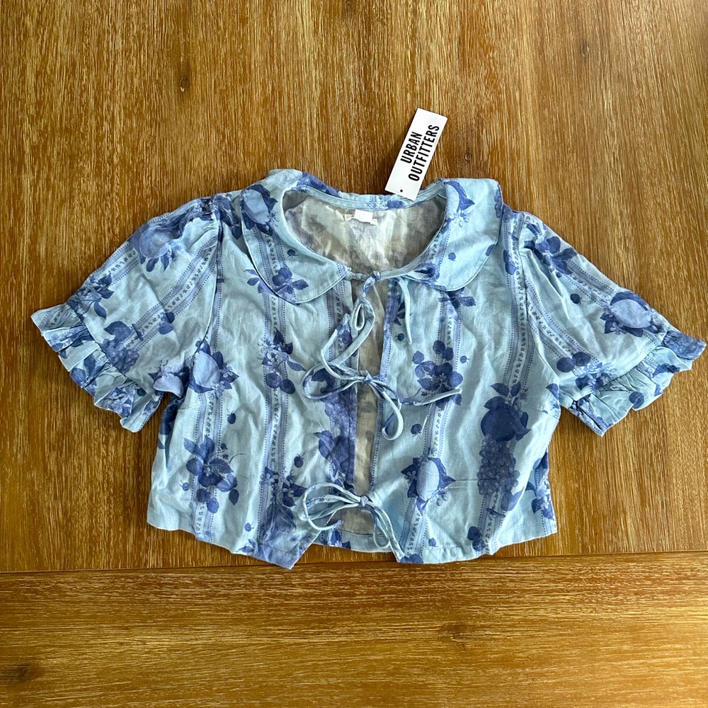 Urban Outfitters Kimchi Blue Women’s Cropped Tie-Front Ruffle Sleeve Top NWT